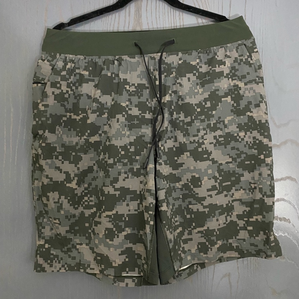 XL Lulu lemon shorts